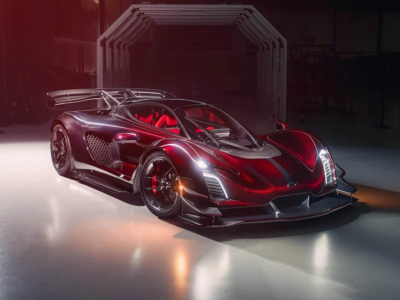 Czinger delivers 21C hypercar with 3D-printed components, featuring 2.88L twin-turbo V8 and 1+1 seating