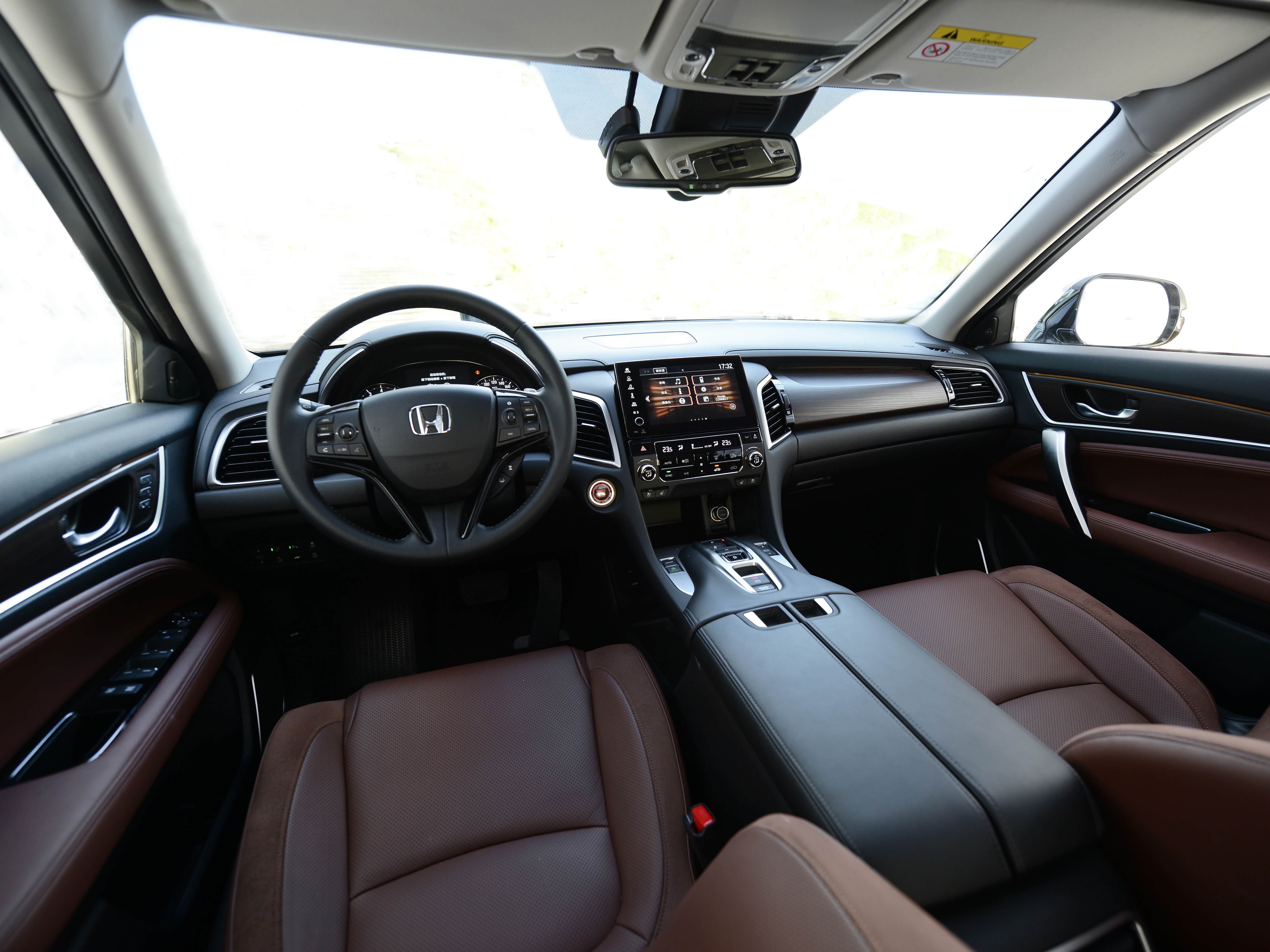 3折.冠道这款车上市已经有些时日了,不过价格依然比较坚挺,该车提供1.